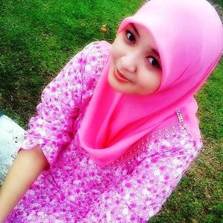 Learning by doing to be a great woman :)
Mencoba berhijab