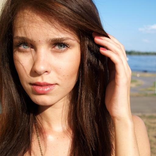 Студентка =) предоставлена сама себе )