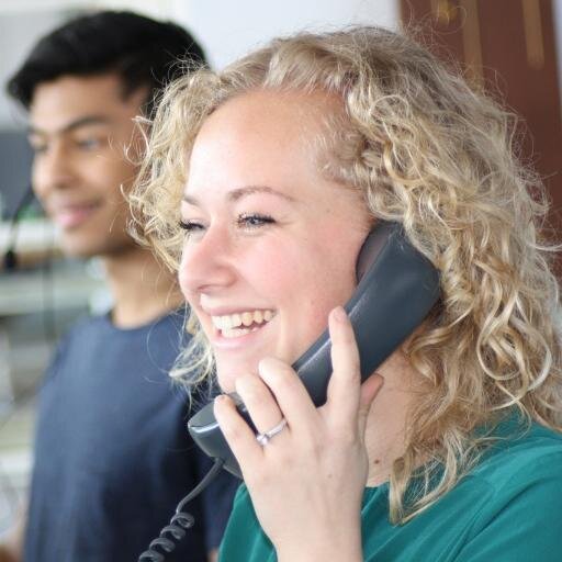 Onze klantenservice helpt graag verder door vragen te beantwoorden of een probleem op te lossen. Kijk op http://t.co/NBwxKP3oLC voor de openingstijden.