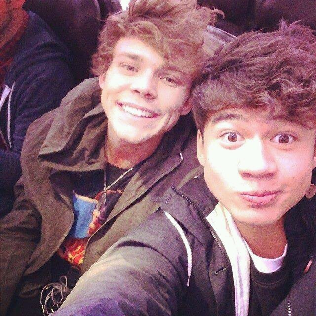 lilcraicliam's profile picture. 2 bands have recently ruined my life and i fucking love it ! saw @OneDirection and @5SOS on 31/05/14