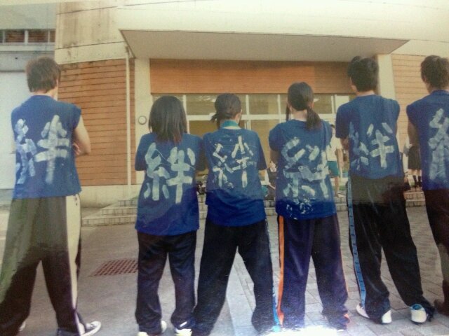 UVER歴7年 UVER好きだよって人気軽にフォローして下さい(`・∀・´)無言とか気にしませぬゆえ(*^o^*)