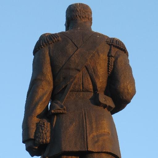 Просто памятник. Стоячий!