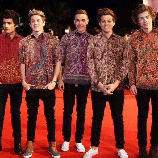 we ♥ @onedirection | they're ♥british @Louis_Tomlinson @zaynmalik @Real_Liam_Payne @Harry_Styles and the ♥irish @NiallOfficial !! :) .xx