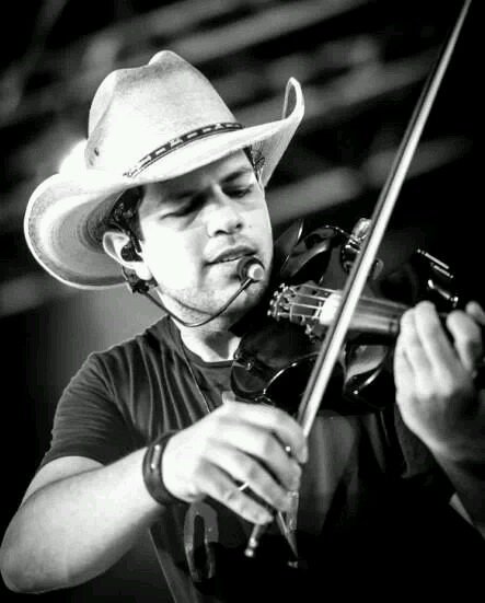 Amo mto vcs Fernando e Sorocaba♡  Aprendi a viver 100%vcs!!  aqui vou falar um pouco do meu amor por FeS