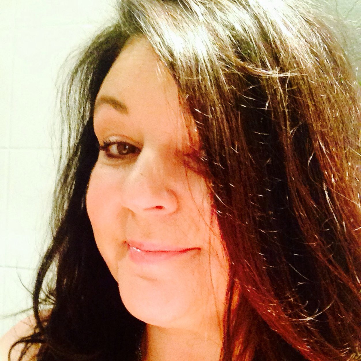 I am married to Simon Sullivan we have 4 beautiful children I am a committed Christian, Love my Jesus
