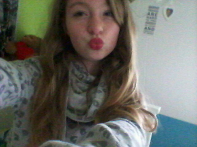 blond hair~green eyes~12 years old~Love my friends and family♡