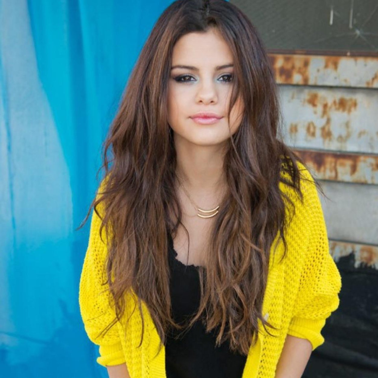 Hey im selena~21~singer~{RP}single