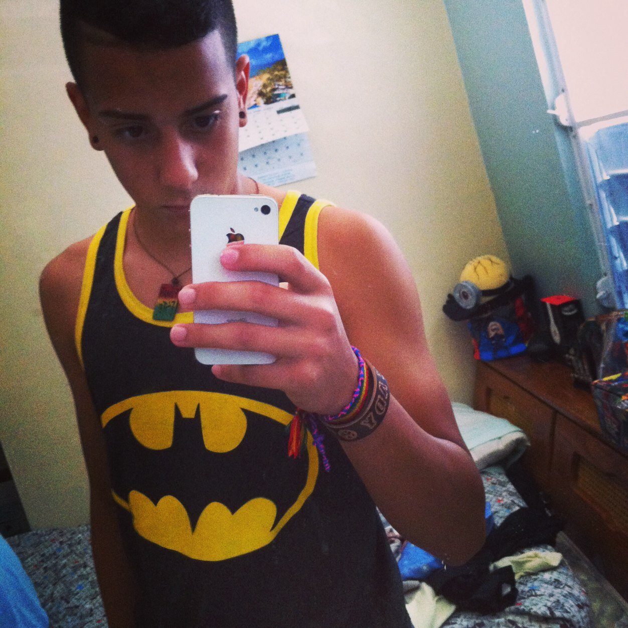 Soltero..! 
Siguene y te Sigo..!
Kik: yAdY3L
Instagram: YADY_97