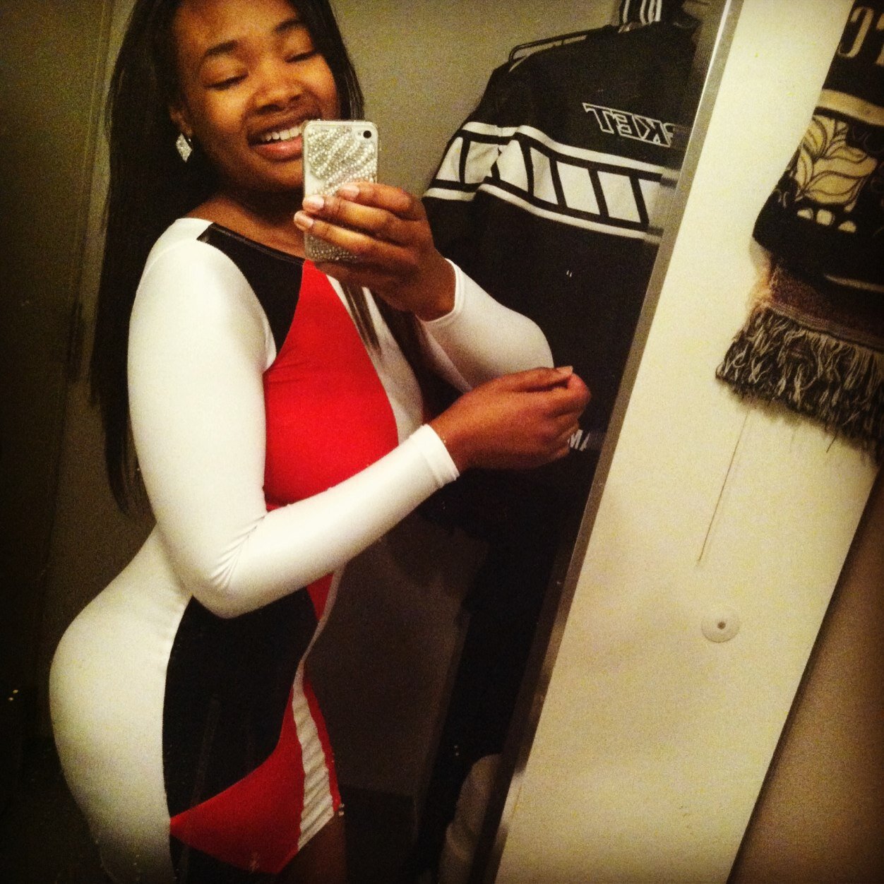 I be dat Pretty mutha fucka ! U try & pass me chick nah it aint possible! Beauty & Brains!