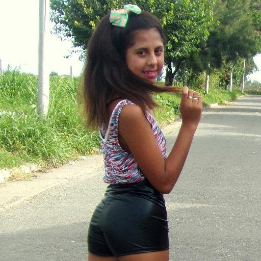 Si Yo Fumoo Un Porro Es Porqe Se Qe Estas Con Ella :( Y Yo Se Qe Nunca Tu Vas A Volveeeeeeerrr ♫♫
SEGUIME Y TE SIGO ♥