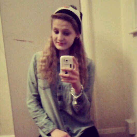 symkiss2013's profile picture. ♡Hi there! Im english,blonde hair,green eyes,singer,dancer,gymnast♡