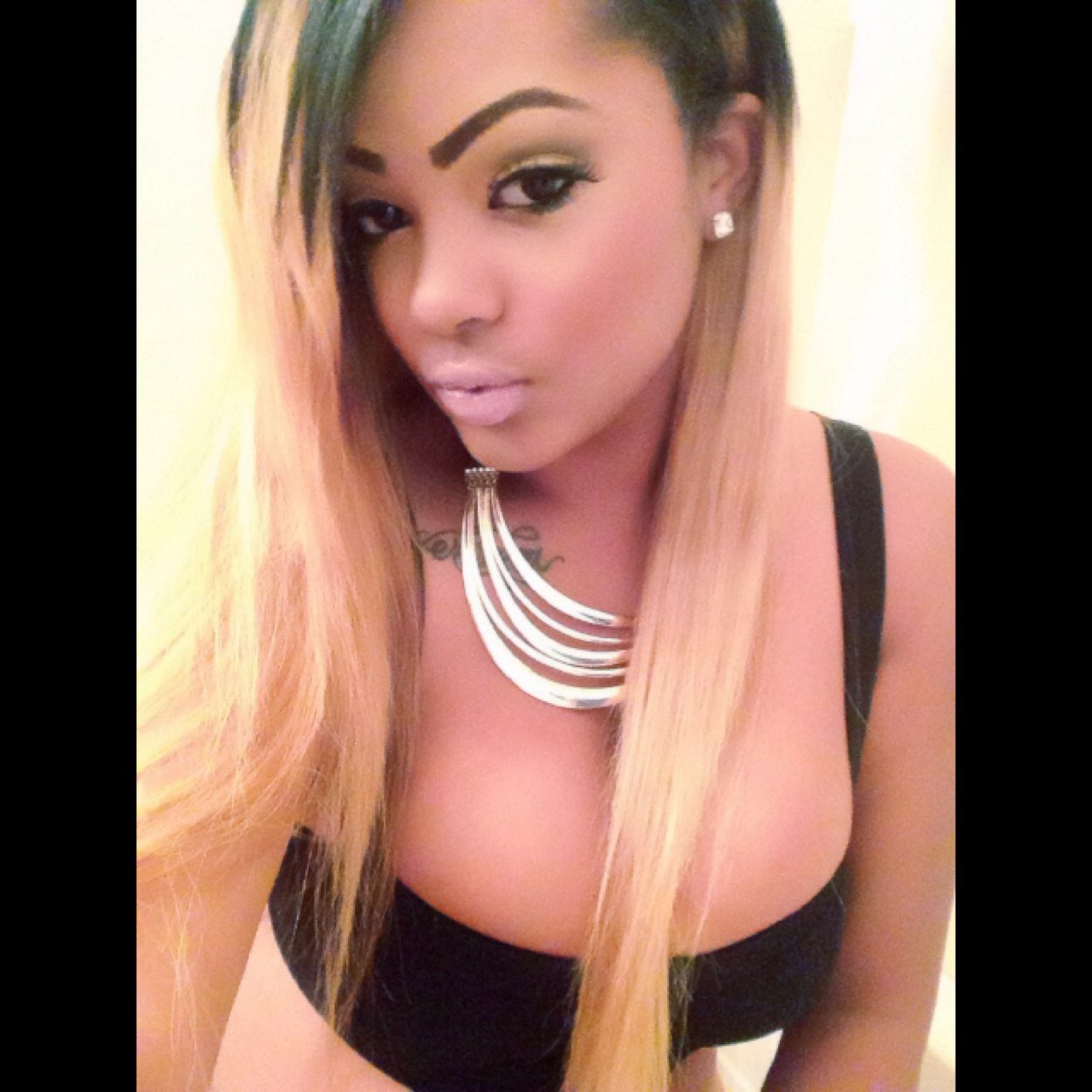 bookings: bookyahnamikaelabanks@gmail.com