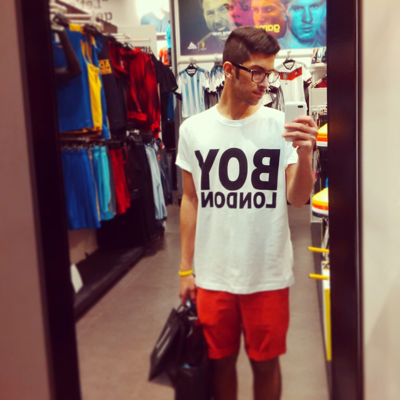 This is my second account 
.
 Instagram & Kik : yzidasiri
