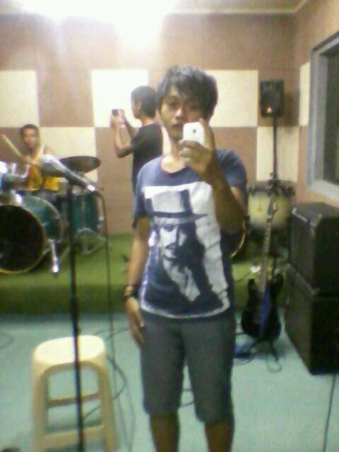 MasBrO_99's profile picture. perjaka ting tong..
facebook:
vairus vairus fariz