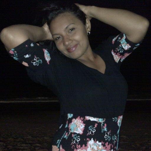 Como menina-teimosa que sou, ainda insisto em desentortar os caminhos... em buscar verdades enquanto elas tentam fugir de mim