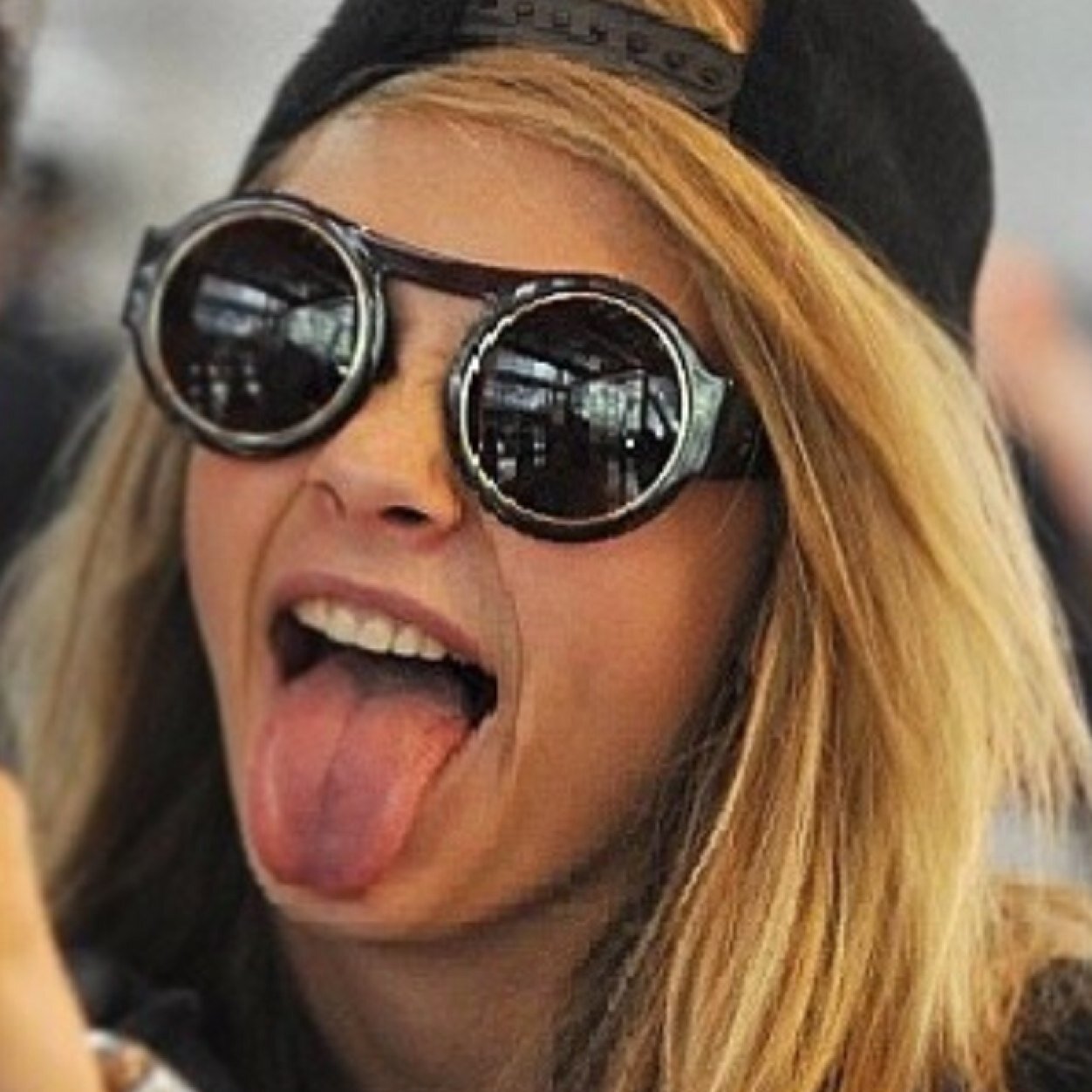 cara_weirdo's profile picture. Normal people are addicted to marijuana, we are addicted to cara.
#Loyal2Cara