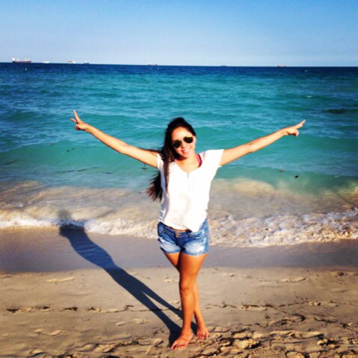 julita22's profile picture. @Roleandoelmundo Mujeres Colombianas por el mundo!