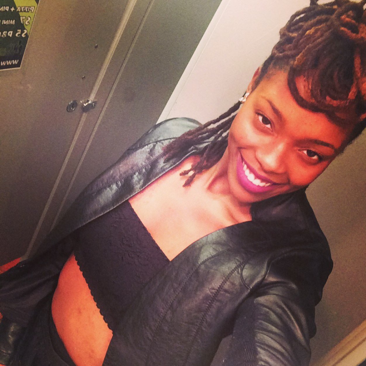 can_dy92's profile picture. Damn -the shit i go through .. Haha these Milwaukee hoes lemme tell ya ..! 
They will go THE KILO for a nigga that won't go a mm for them
Hahaha 
O-I'm gorgeous