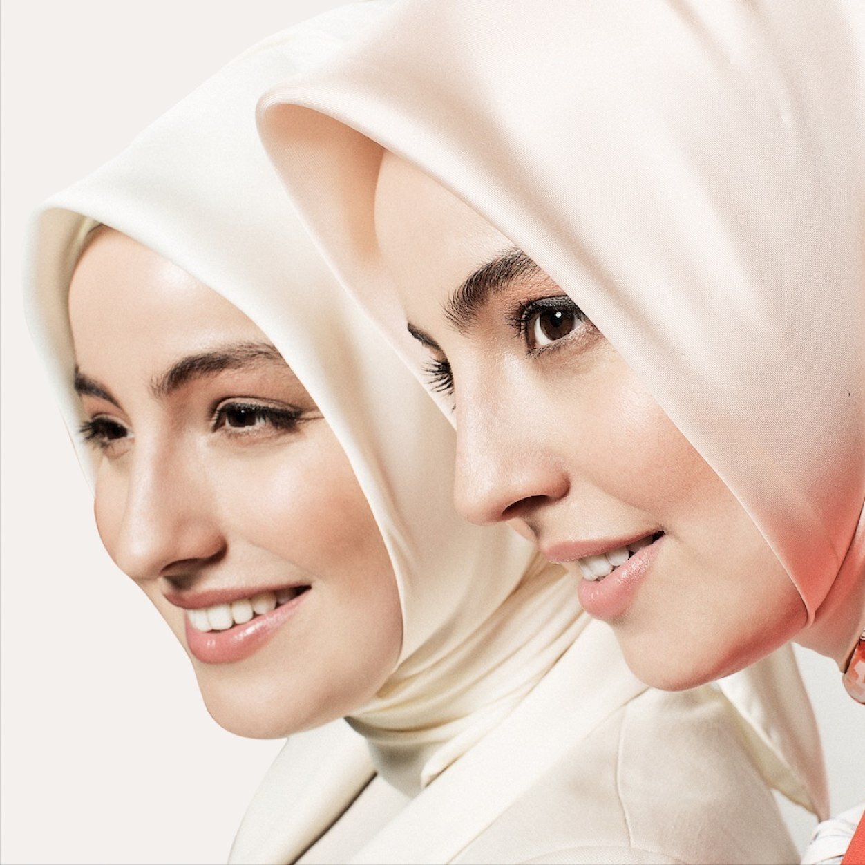 busrakubra1's profile picture. Büşra ve Kübra Sönmezışık'ın ortak tek hesabıdır. Duyuru sayfasıdır...Gazeteci-Televizyoncu 
https://t.co/O5aMMQCW28