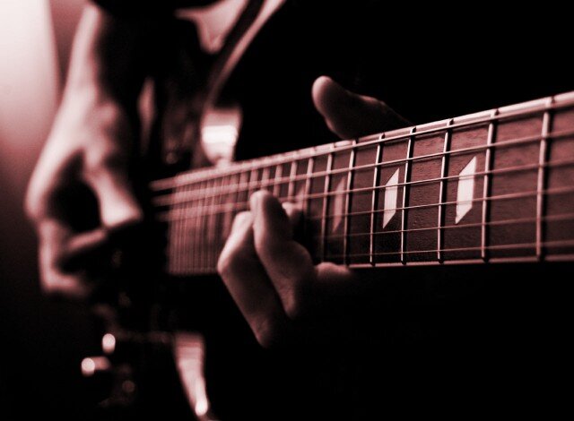 Architecte, mordu de rock, passionné d'images et de bon son.