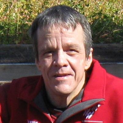 Homme 60 ans | Tétraplégique autonome | Préoccupé par l'adoption de règles et de politiques claires face à l'Accessibilité universelle dans la société. |