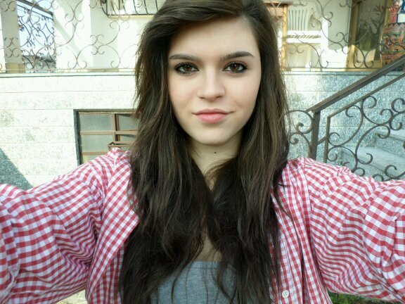 Hi guys! I'm italian girl, 15. FOLLOW MEE! Byee