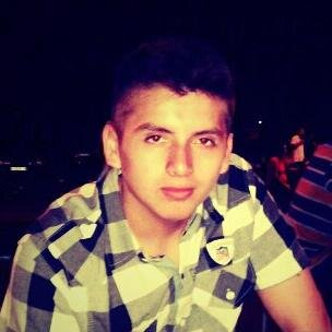 Chico majo , amigo de mis amigos. 2º de Bachiller, 18 añitos y me encanta el buen fútbol. :)