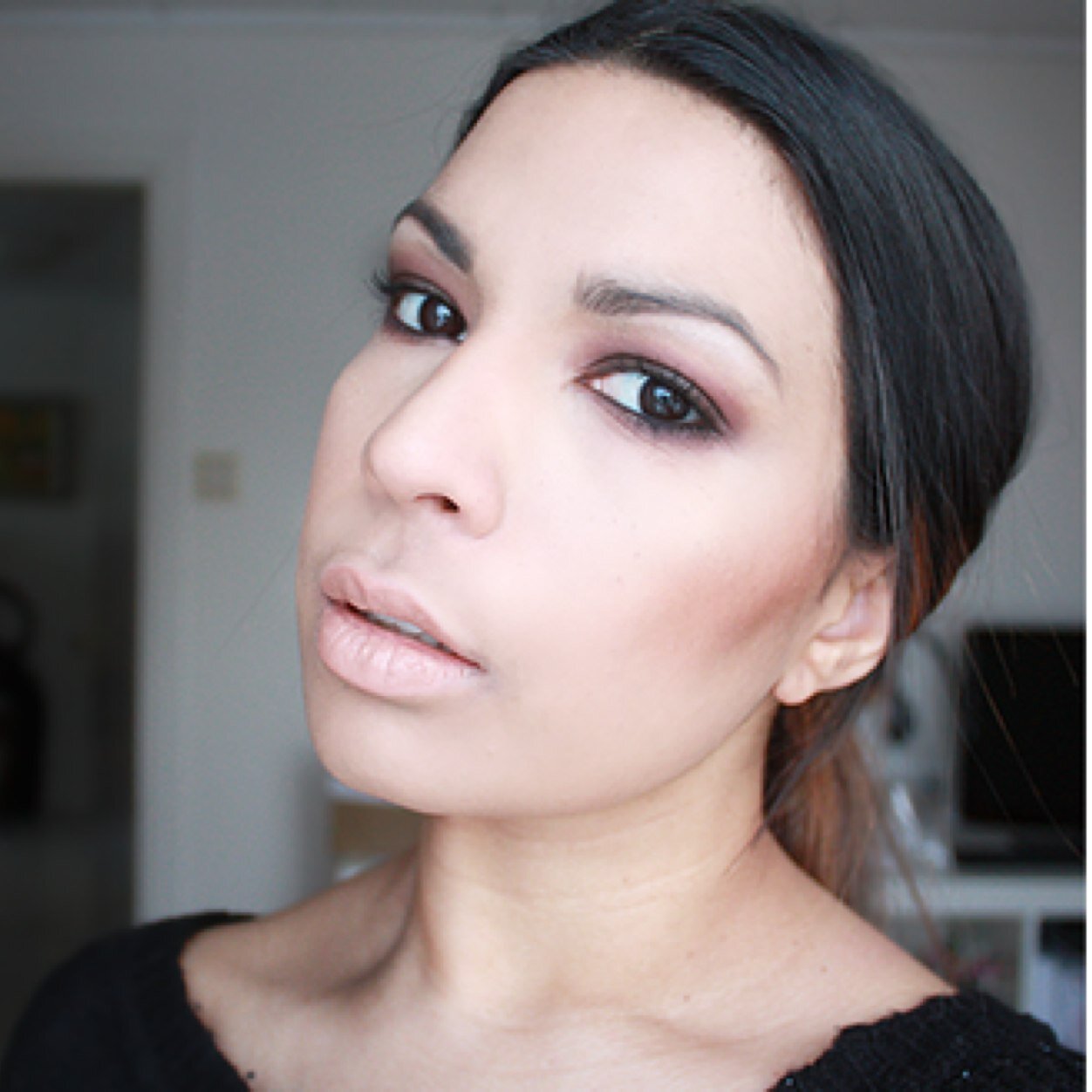 Makeupartist, BeautyBlogger, 22 years old.