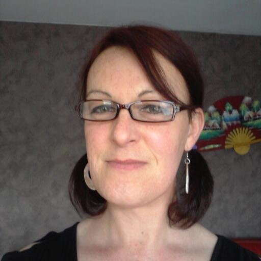 A propos de moi ? Je vis ma vie comme je l'entends. Facebook : https://t.co/EXJBvhHJat