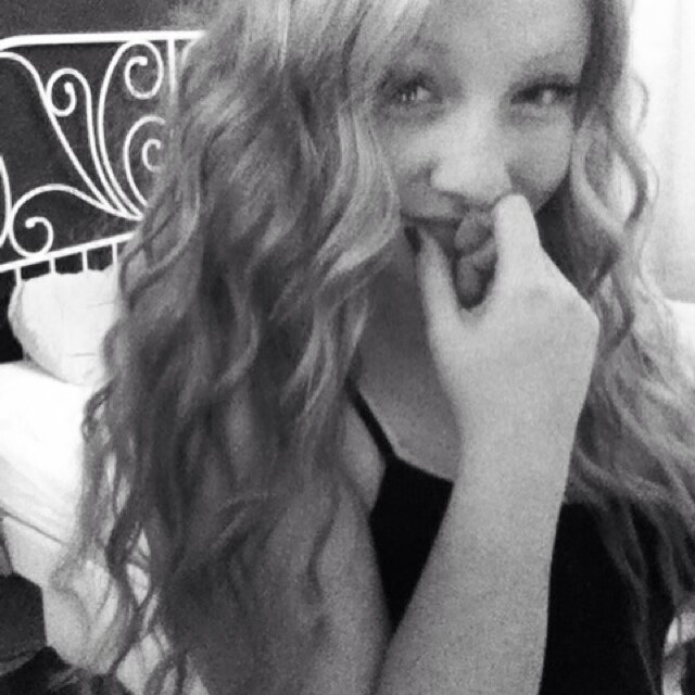 • keep your heels , head and standards high •
♡ Lars
