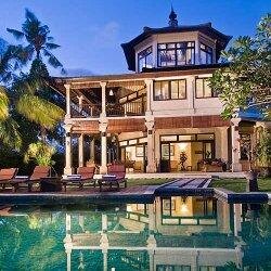 Boasting breathtaking views over Bali's rice paddies, Anyar Estate offers a wonderful private Bali villa experience