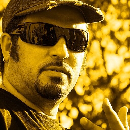 HumbertoSarajev's profile picture. Designer gráfico, fotógrafo, diretor de criação da agência ONE2UP.