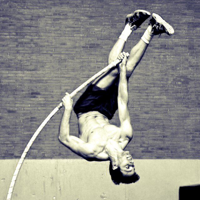 Atleta internacional de salto con pértiga.