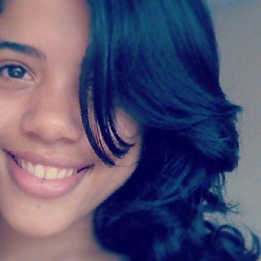Moderadora da Fan page: facebook/umsorrisoparaserfeliz e do Blog: http://t.co/sl0F4WY0uP