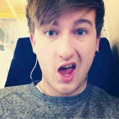 roomieforeverx's profile picture. if you want follow back just ask x