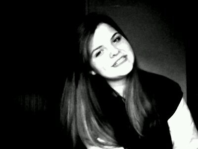 ~ On ne devient pas amoureux en dénichant la personne parfaite, mais en apprenant à connaître parfaitement quelqu'un d'imparfait.♡♡