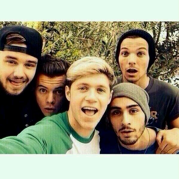 FOLLOW @CeciTorregrosa @CeciTorregrosa @CeciTorregrosa she is a Spanish directioner. FOLLOW @CeciTorregrosa. :)