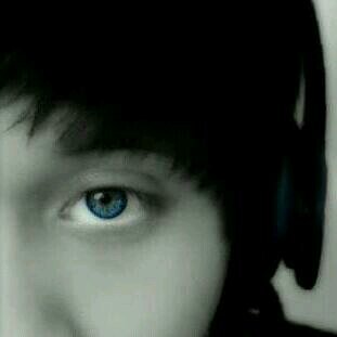 I'm Noah and I want to film and write poetry! I'm easy going and athletic.
