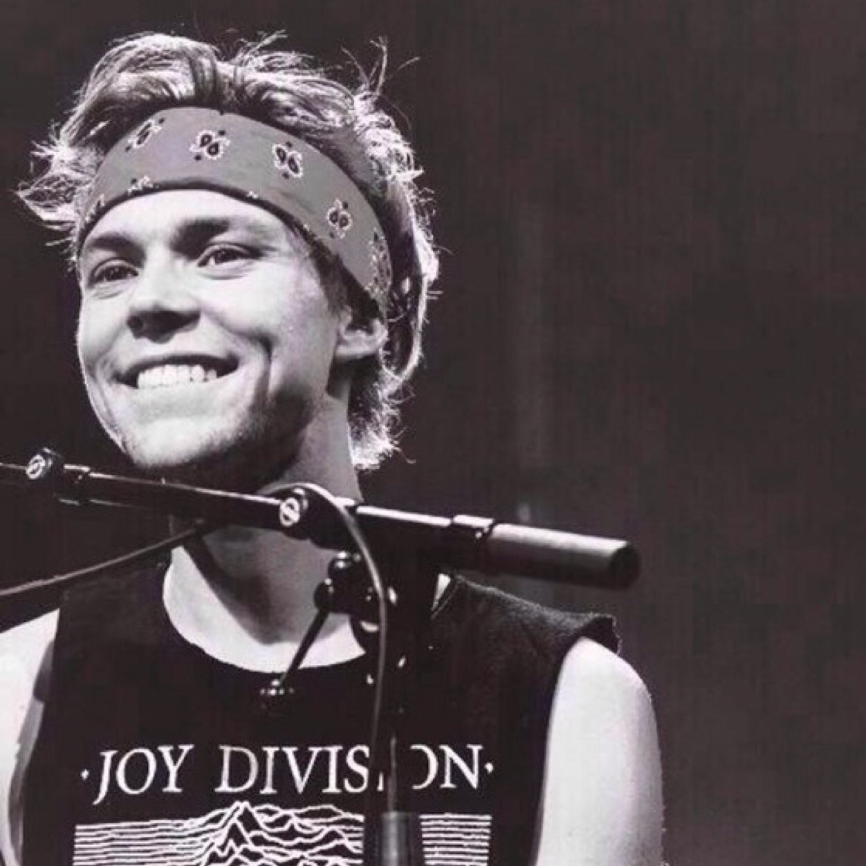 Zayn. Stitch Though. Proud Directioner since 2010 so uh yeah. BMS R.I.P Mr.Hostottle. We love you Ashton #keepsmilingashtonweloveyou