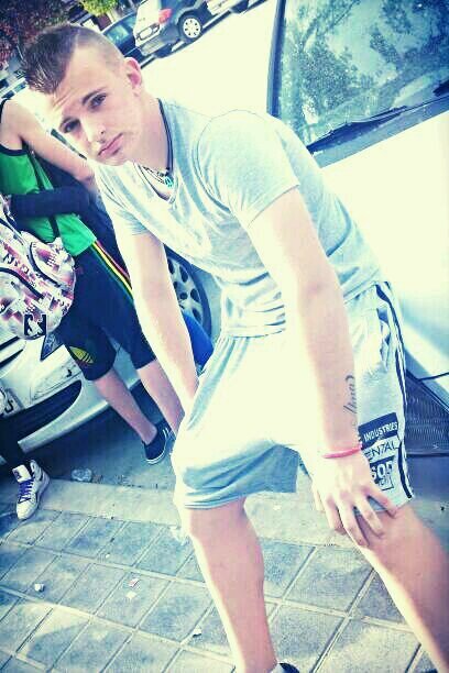 disfrutando de la vida desde 21-04-97, me gusta el futbol, kick boxing y salir con mis ermanos, tu niña te ama mas que nada en este mundo 01♡