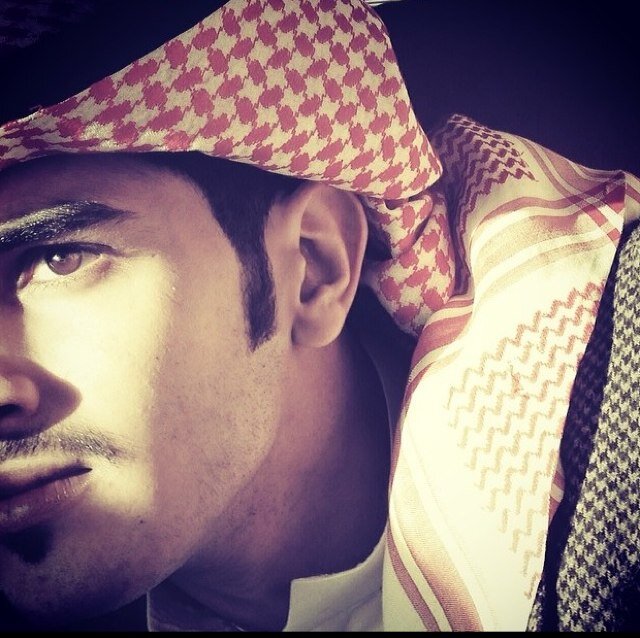 دائماآ مَن يكثر آلصمت يتهمونہ باآلغرور ' *