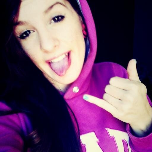 ''Sou do tipo que leva um sorriso no rosto e mil segredos no coração.''                                 ☮☯☼✌❤️
