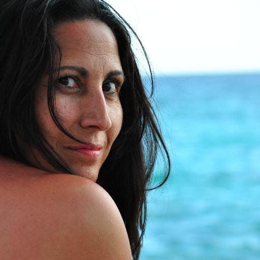 RoxXIV's profile picture. La vida me dio otra oportunidad. Politóloga. Trabajo en la Muni. Esto se cura con AMOR 💙💛