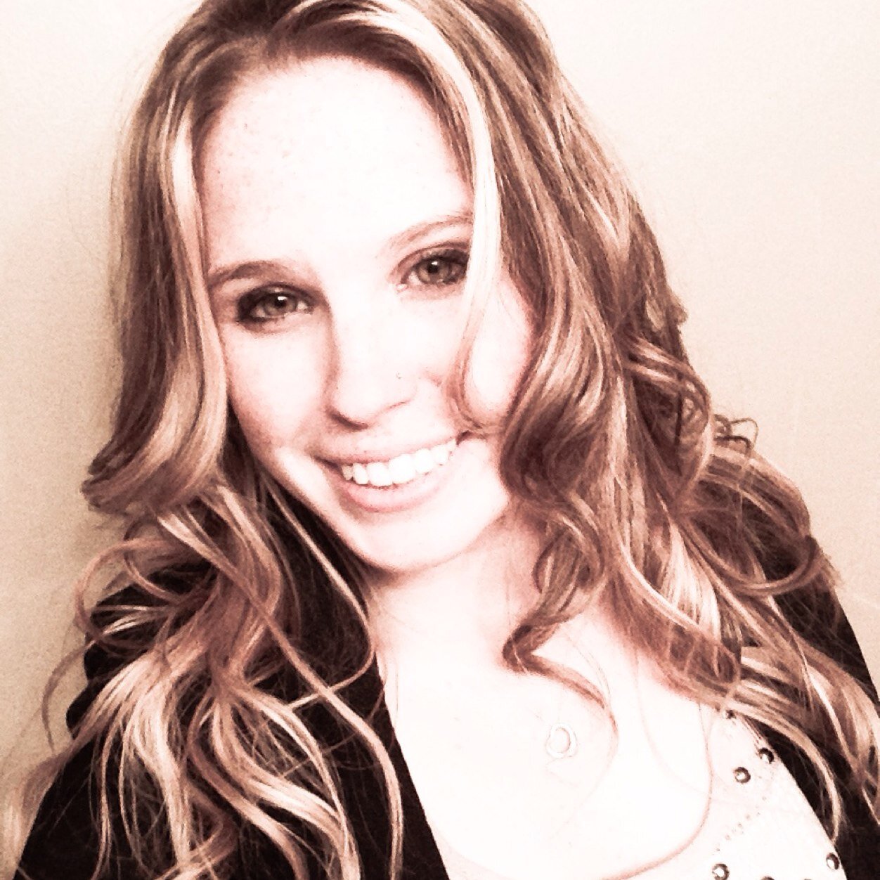 Shannn985's profile picture. iTweet.