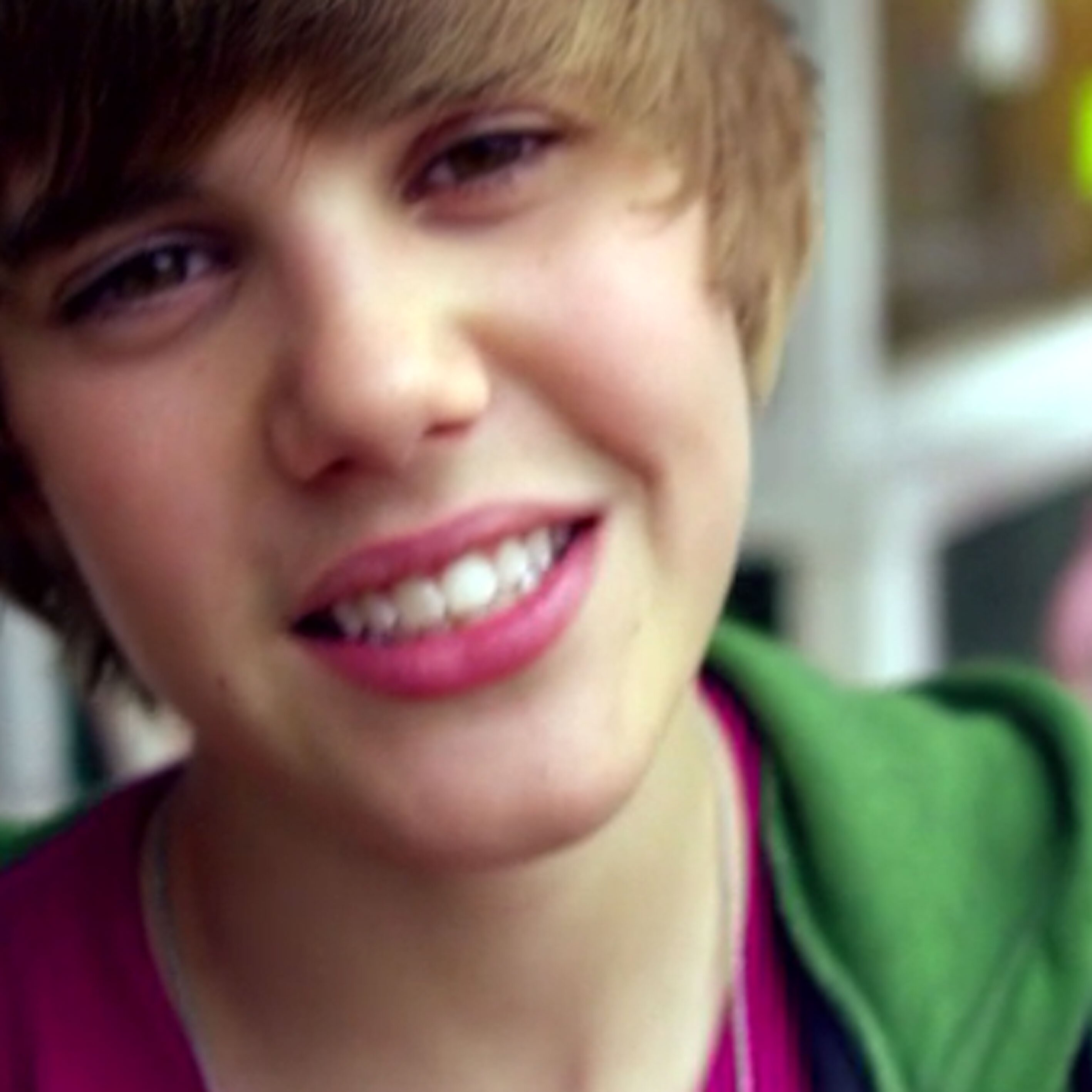 Follow @BizzleSwagBieb and @gomezijustin NOT this account. I follow just ask