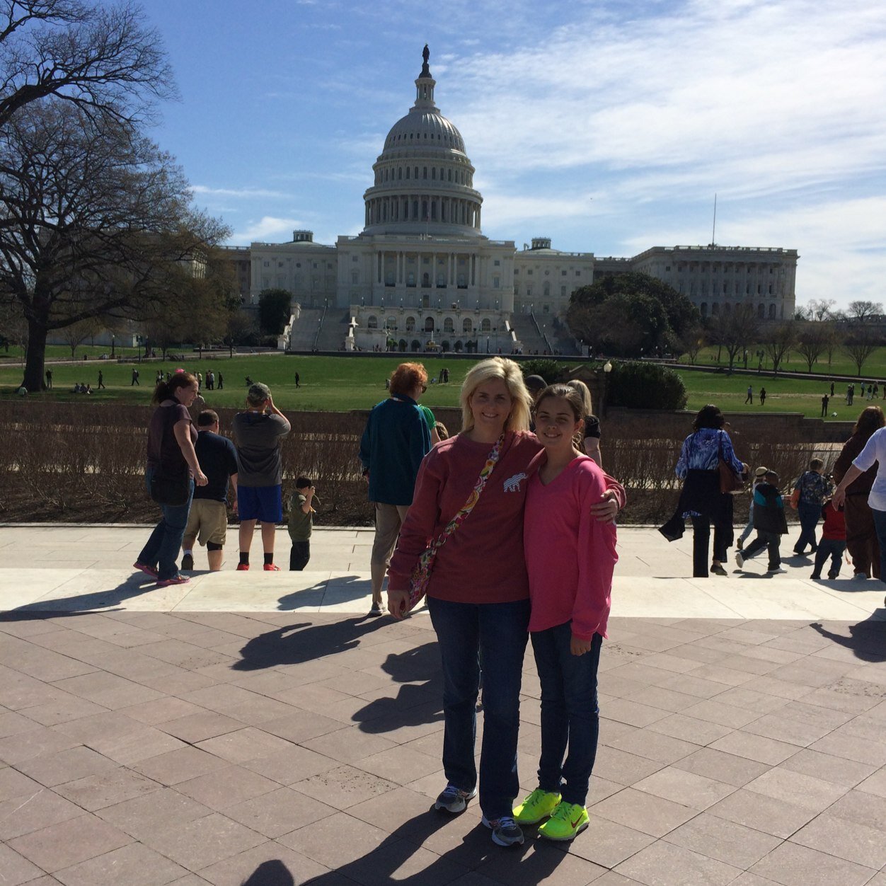 Christian, Mom of 4, UA Early College Teacher, Loves Bama football and Disney