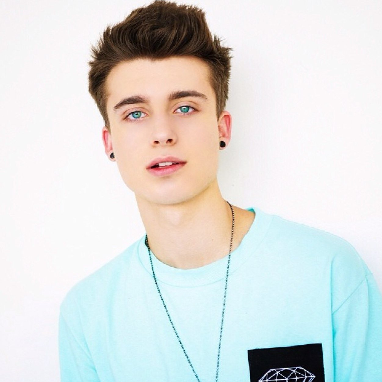 whoperseus_'s profile picture. Filho de Poseidon sou um Sereio