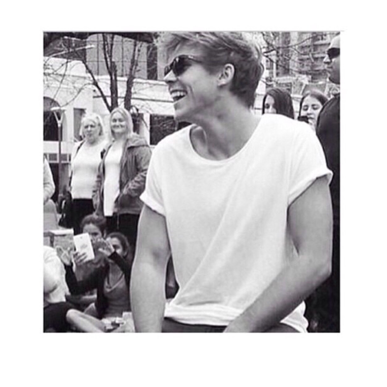 lukewhatt's profile picture. 5sos and one direction. Thats basically it