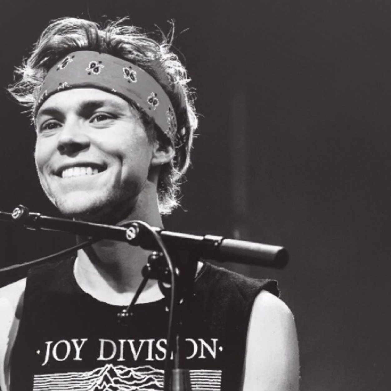 ashtronautt_'s profile picture. Ashton girl - follow everyone back