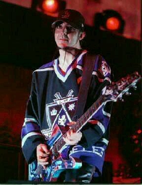 SysstemOfADown's profile picture. ¿Qué otra cosa puedo hacer?
Si no olvido, moriré. #Rock #Rhcp #Soad  Propiedad de @BiteMeSlowlyIan.